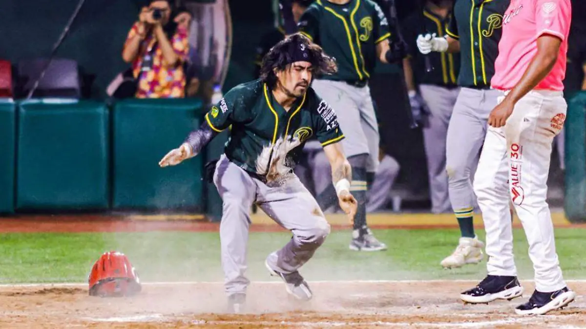 darle el triunfo a los Pericos de Puebla, por pizarra de 4-3 sobre El Águila de Veracruz, en el segundo juego de la serie